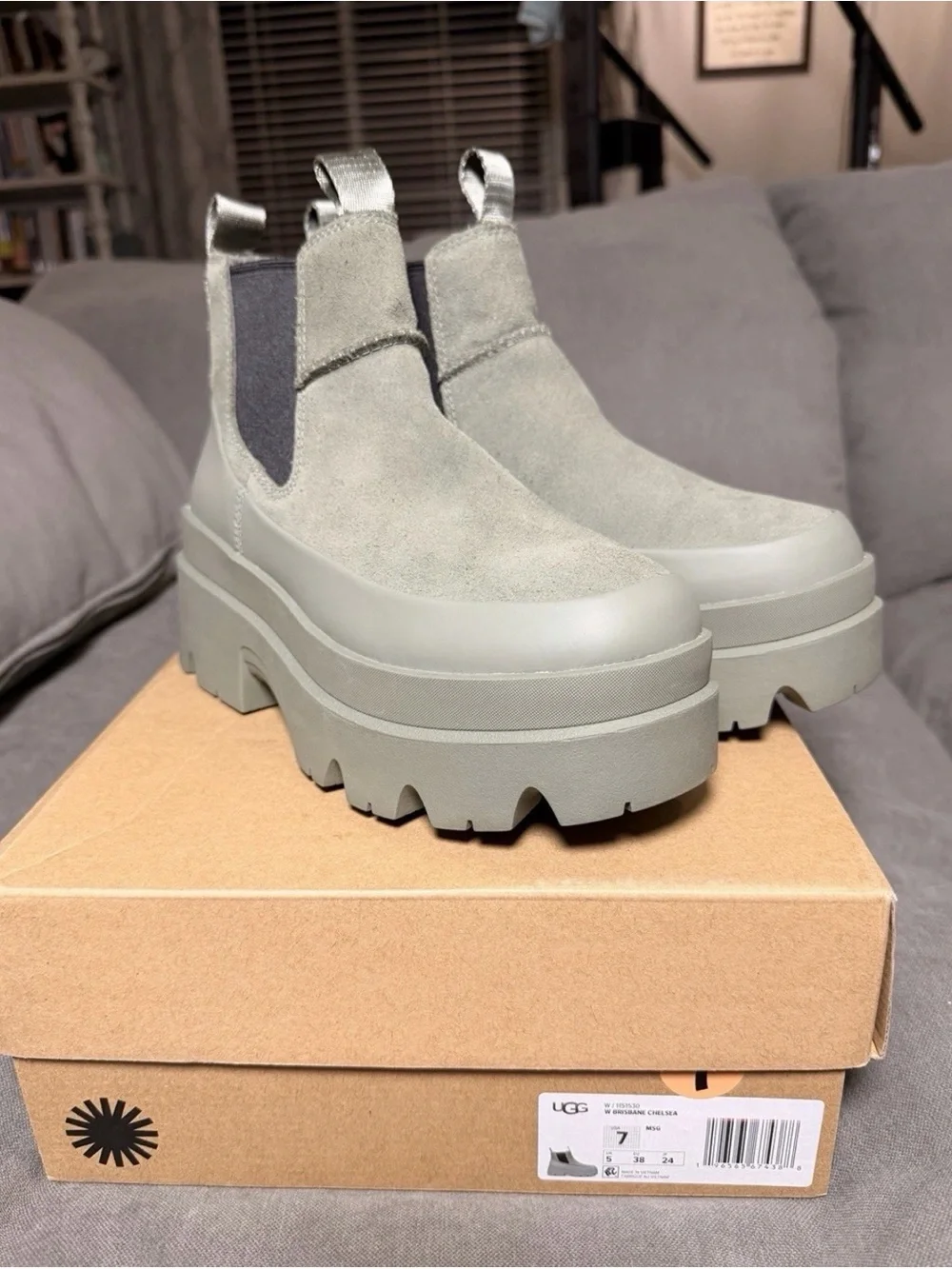 UGG Brisbane Chelsea Boots Moss Green MSG Platform Lug Sole Women’s Size 7